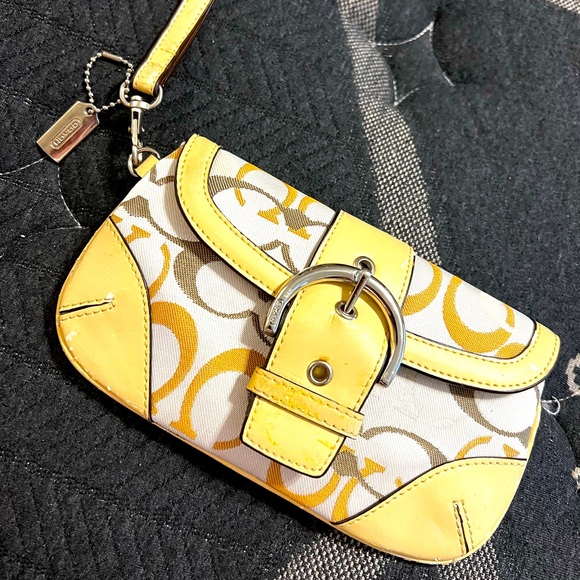 Coach Handbags - Coach Wristlet